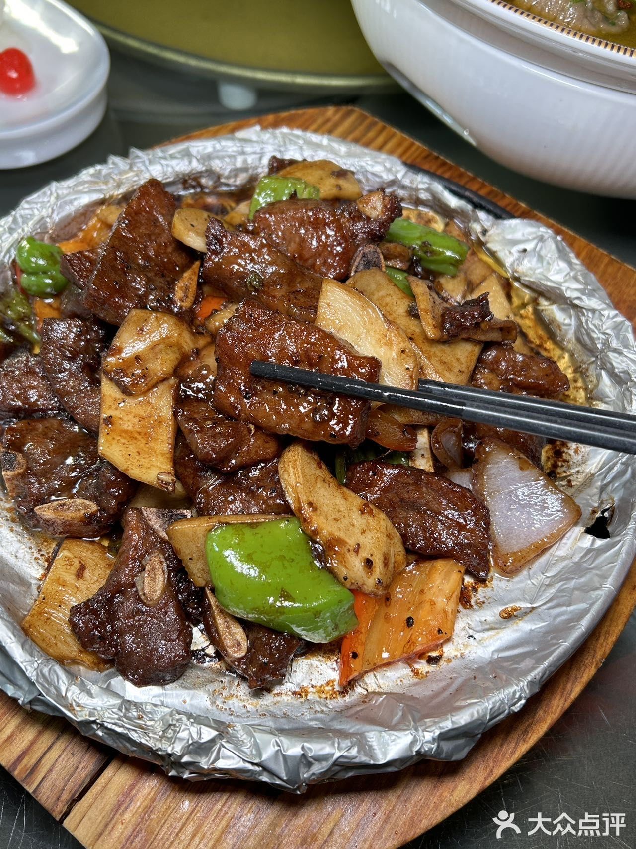 从江湖菜到传统川菜都能找到身影，吃上鲜活美味的菜肴