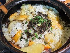 -帅巴人舅母子腊蹄民俗村
