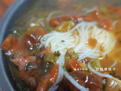 酸辣牛肉粉-老火车站牛肉粉