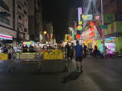 -六合夜市
