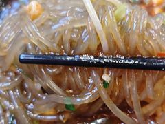-爆炸头阿姨小四川正宗川味小吃(无任何分店)