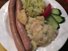 粗馅灌肠配土豆、菜丝沙拉-申德勒加油站餐厅(三里屯北小街店)