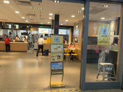 -麦当劳(上海虹桥站30B检票口楼上)