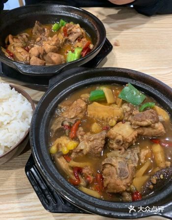 黄焖鸡米饭也太香了吧！究竟是米饭费黄焖鸡还是黄焖鸡费