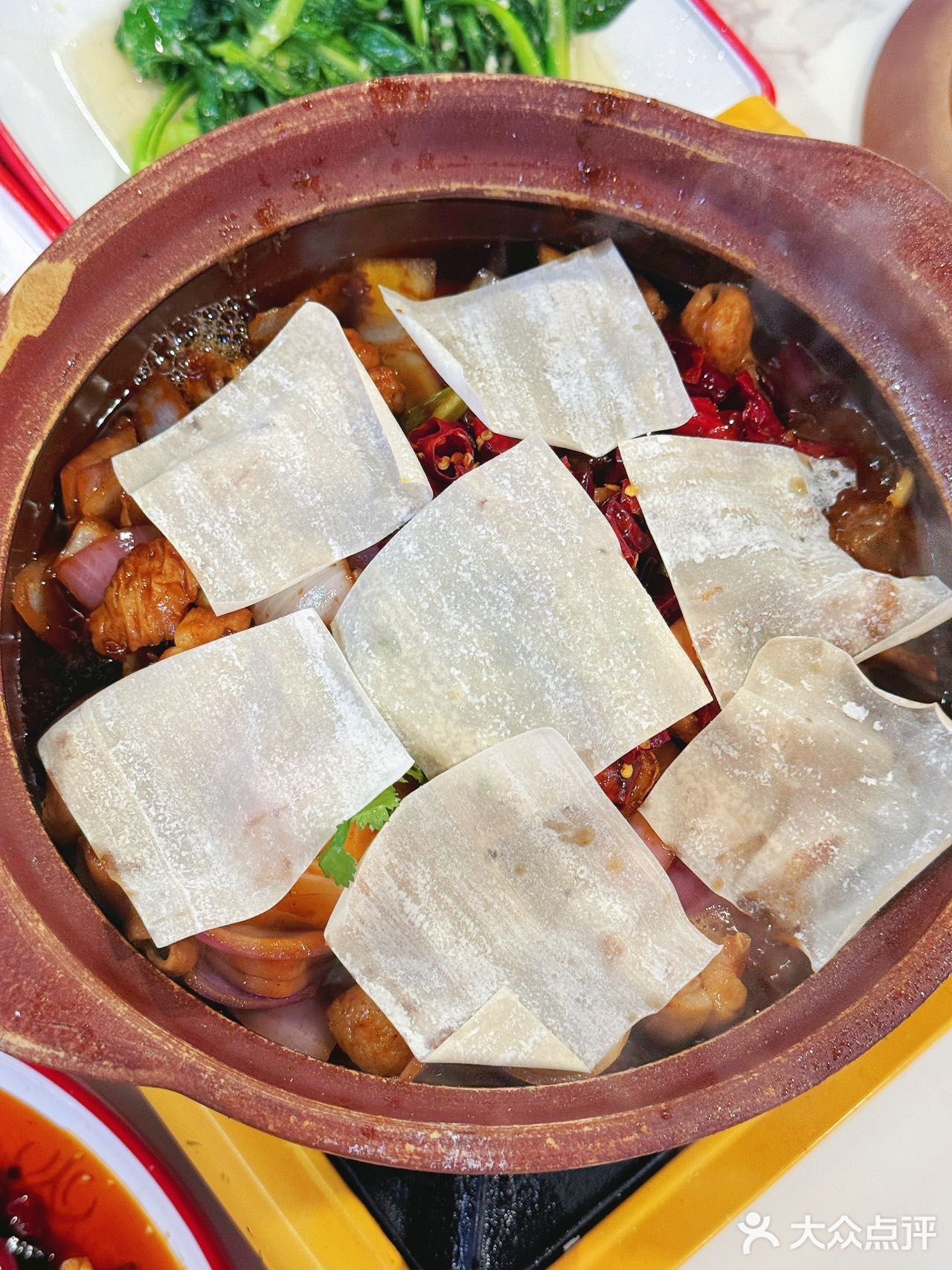 谁懂！竟然在肥肠煲里面吃到“卫生纸”