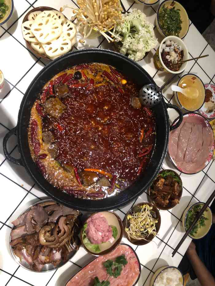 大四喜牛杂火锅(巴南店)-"看推送来的!门口有车位,5点半前到位置多.