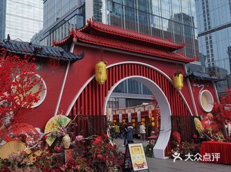 成都的春熙路是全国闻名的老商业街道