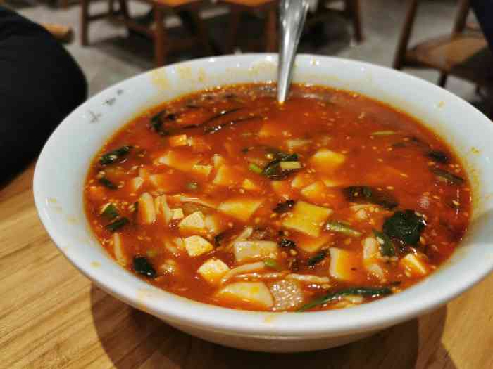 「特色炒面片」配菜很多,营养丰富.很喜欢「虎皮辣子酱豆角」