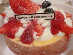 草莓蛋糕咸奶油泡芙-B&C黄油与面包·法式古堡面包坊(新天地店)