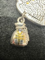 -烨麟黄金珠宝(和胤788广场一楼店)