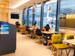 用餐区-德克士(西站站内店)