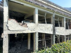 -四川汶川特大地震漩口中学遗址