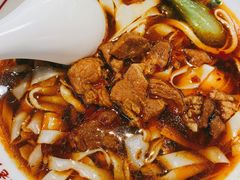 招牌红烧牛肉米粉-呷佬·长沙手工米粉(金沙江路店)