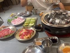 -围炉肉舍丹东海鲜烤肉·烤活鳗(步行街店)