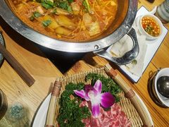 -野山舂·贵州现舂酸汤火锅(鸿通城店)