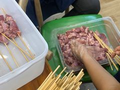 -哈尔滨小酒馆·鲜肉现穿自助烧烤(康新花园店)