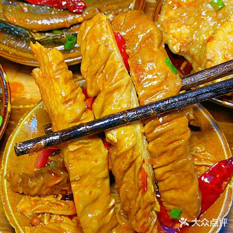 来到铜元局找朋友耍,带我打卡一家最重庆味道的火锅