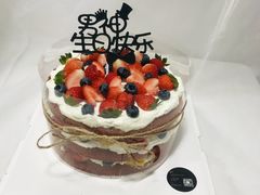 招牌红丝绒草莓裸蛋糕-艾加柒克蛋糕茶歇甜品台(春熙路店)