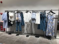 -URBAN REVIVO(高德置地广场·春广场店)