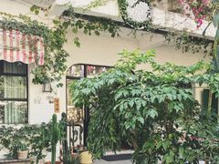 -彳亍咖啡·这里(水湾路店)
