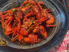 -肥肥虾庄·金牌油焖大虾(汉街SKP店)