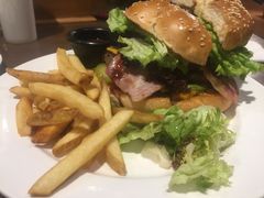 火烤鲜蔬牛肉培根-拉亚汉堡经典餐厅(商城路店)