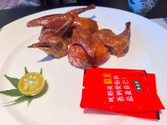 沙田玻璃乳鸽-馋遇江南·精致湖景雅宴(东方之门店)