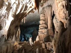 -波斯托伊纳溶洞