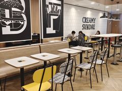 用餐区-麦当劳(萧山国际机场T3航站楼店)