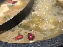 -景明轩•养生酸汤鱼火锅 云贵鲜菌 现舂野果酸汤(王寨小区店)
