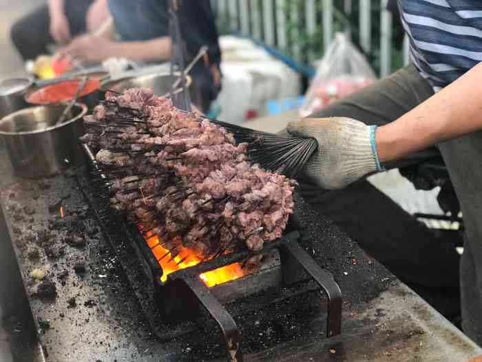 阿爷烤大饼-"一个爱吃饼的人刷短视频看到好几个人推荐了.