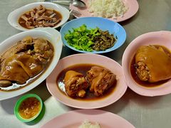 -Kha Mu Charoensang(Silom)