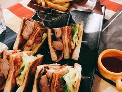熏鸡总汇三明治-遇见西木美式餐厅(体育路店)