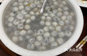 Sweet Rice Balls with Fermented Rice Wine and Bean Powder