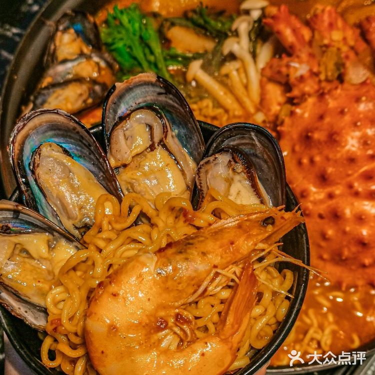 男朋友叫我来的店⚈₃⚈必须吃帝王蟹火锅安排！