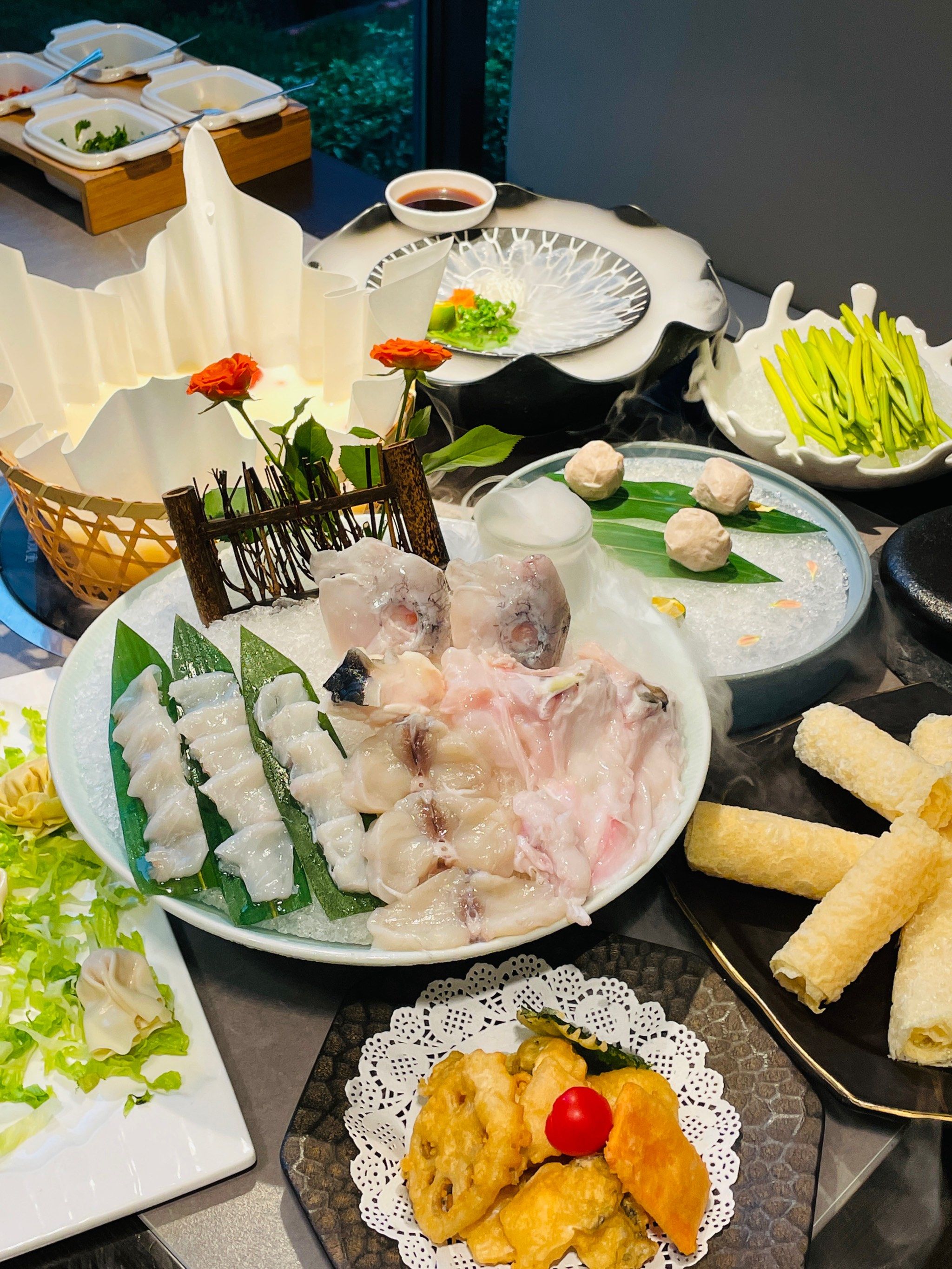 就这么水灵灵的吃上啦～河豚97火锅!