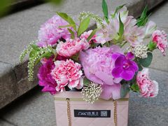 -谷莠子花艺气球派对·绿植造景·花艺沙龙(东海缤纷天地店)