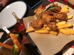 招牌炸嫩汁鸡块配薯条-百特喜·意大利餐厅(八佰伴镇江店)