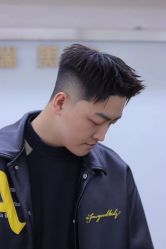 -一家只做男发烫染的店