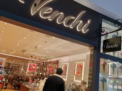 门面-VENCHI 闻绮(上海佛罗伦萨小镇店)