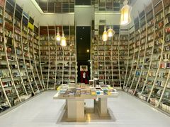 -钟书阁(松江泰晤士小镇店)