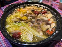 -香巴拉云南餐厅(华莱坞店)