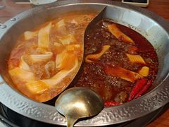 -东巴婆婆云南鱼豆花火锅(大东门店)