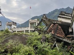 -四川汶川特大地震漩口中学遗址