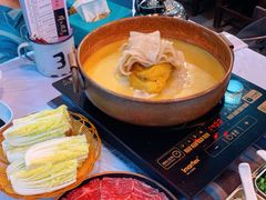 -鲜入围煮花胶鸡海鲜火锅