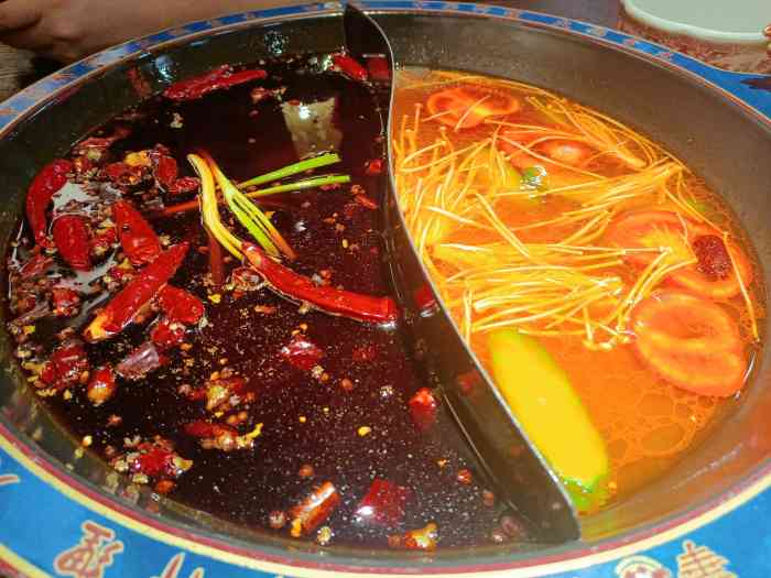 华拳火锅-"夏天就是要吃火辣辣的火锅呦!又跟朋友一起.