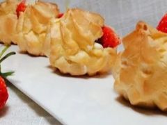 草莓味泡芙-瑞幸咖啡(南航明珠商务酒店)