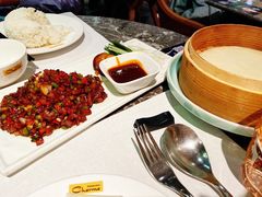 孜然羊肉松配京葱及自制薄饼-港丽餐厅