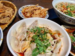 -爆炸头阿姨小四川正宗川味小吃(无任何分店)