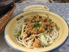 鱼籽热干面-鹤江桥·红油牛肉粉(SKP店)